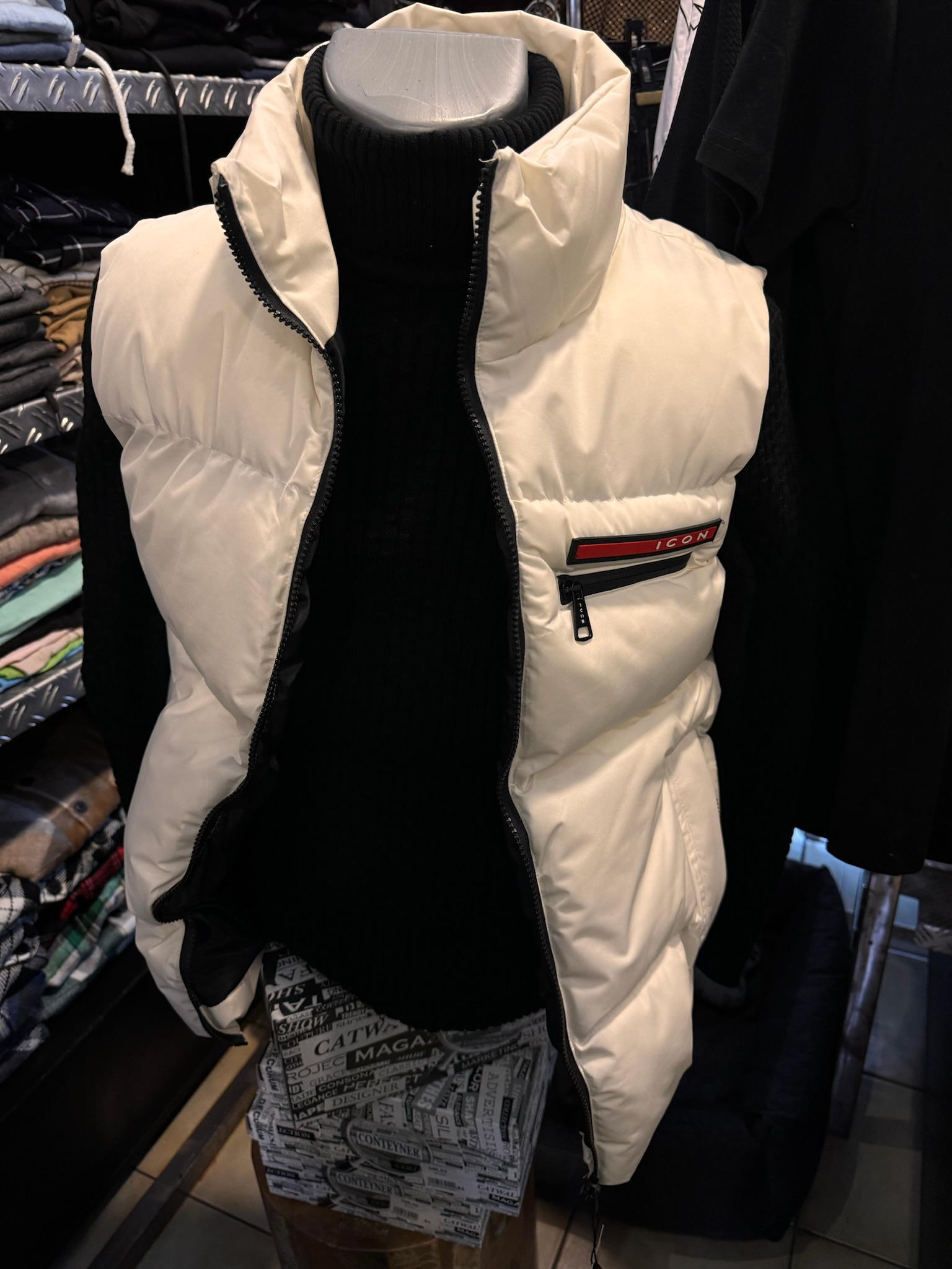 Icon Herren-Weste Modern – Stil und Komfort
